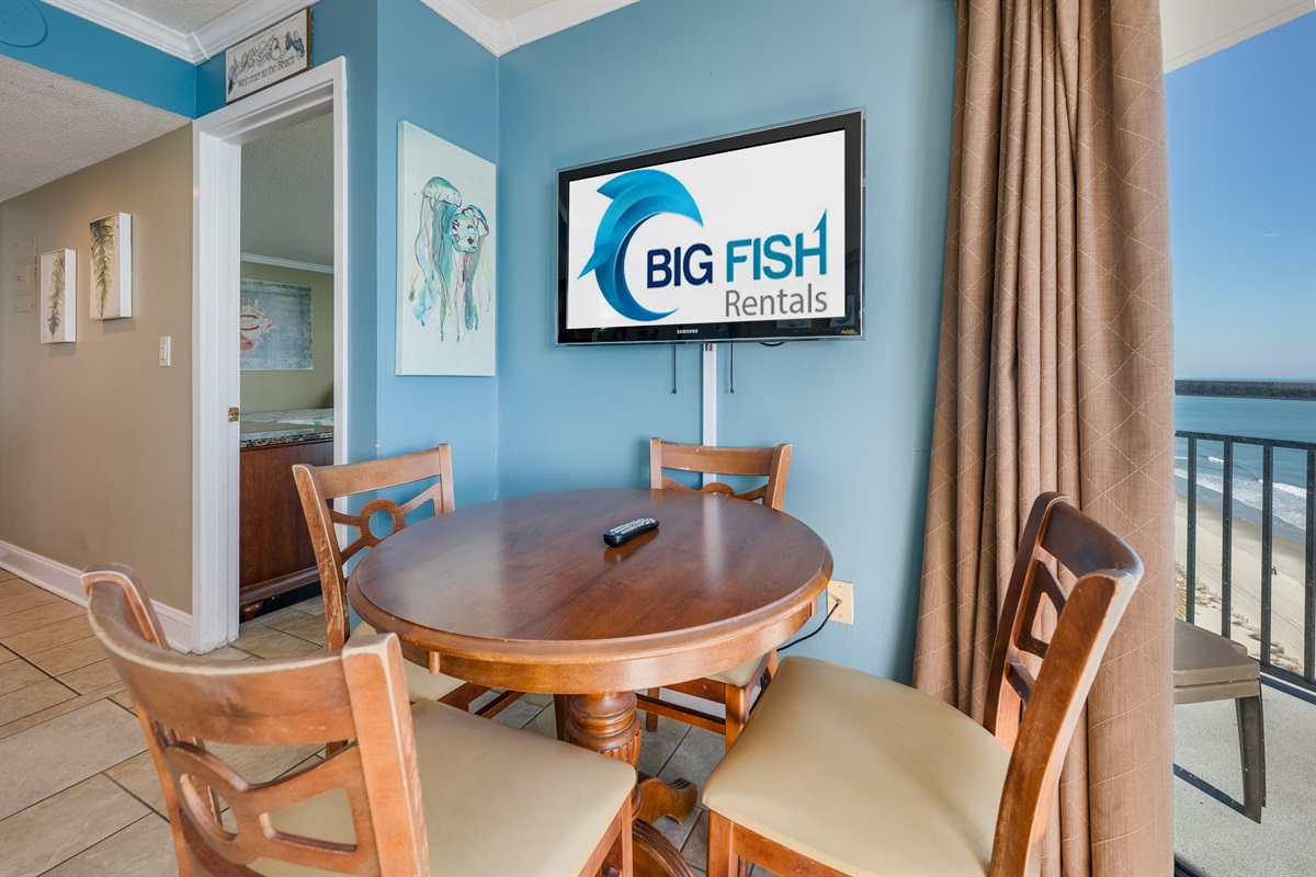 Dining Area with Amazing Views!