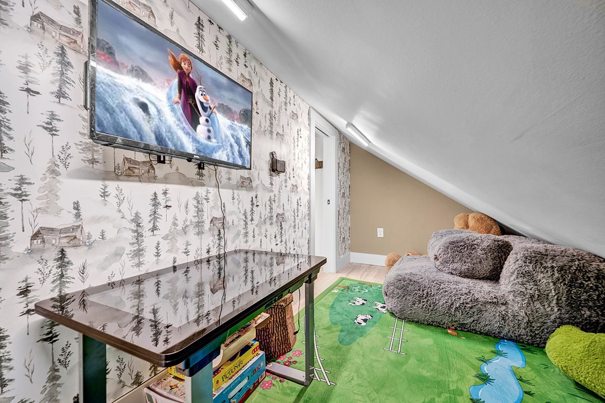 Kids playroom with Infinity Game Table, 32-inch Smart TV and fun toys for the little ones!