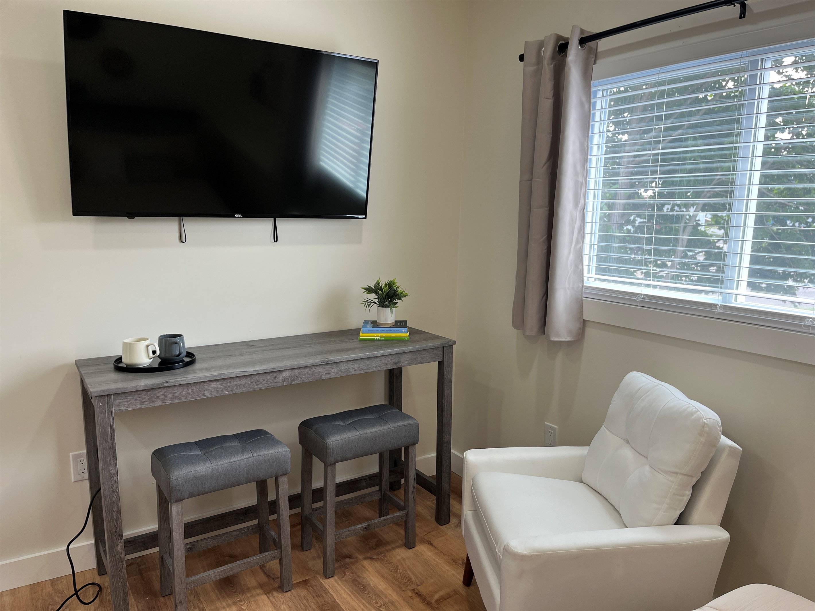 Living area with SmartTV