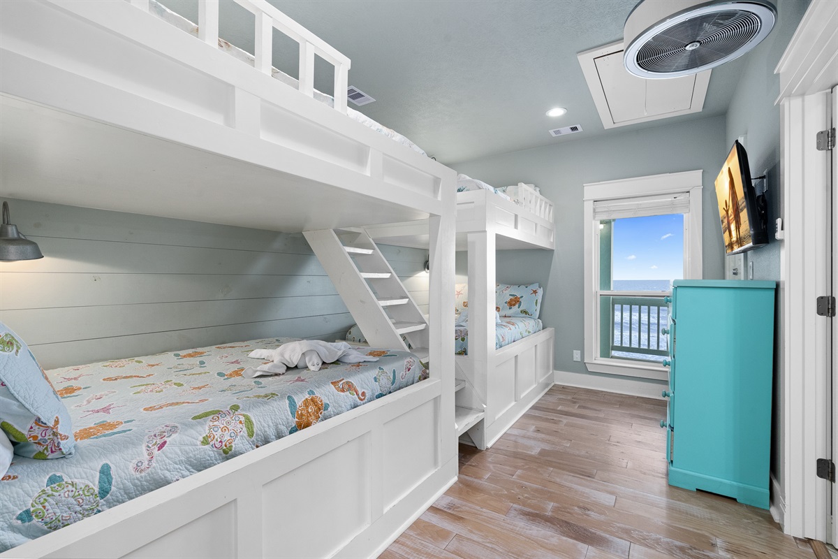 4160186b3d864633b52f02eb5c7c305f Large | Beachhouse | Texas | TX | Vacation Homes | Galveston | Crystal Beach | Kokomo | Breezy Days | Beachfront Elegance | Sunrise Serenity | Southern Sands Property Management, LLC