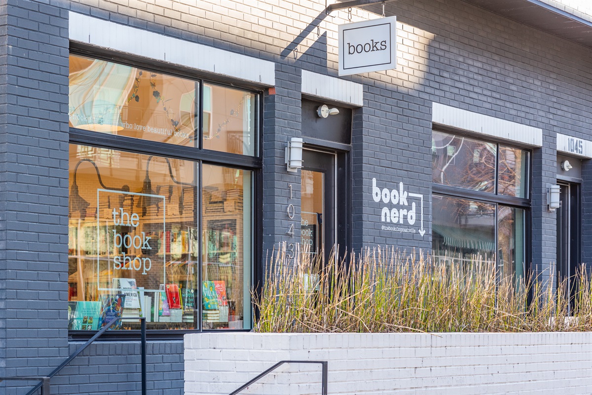 Book store, shops, coffee just 350 ft. from the house