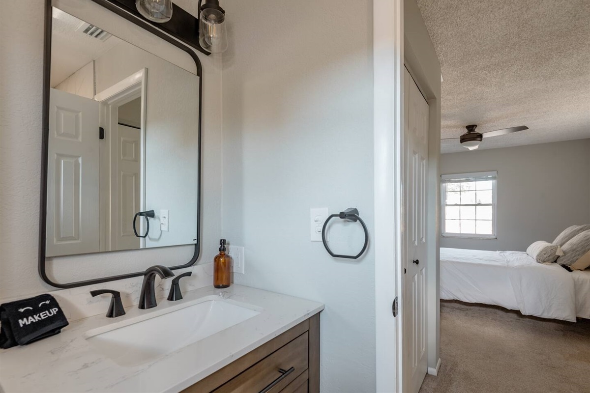 En suite bathroom in the first bedroom
