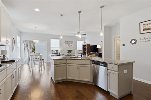 Dishwasher, integrated trash cans and garbage disposal make keeping things clean a breeze