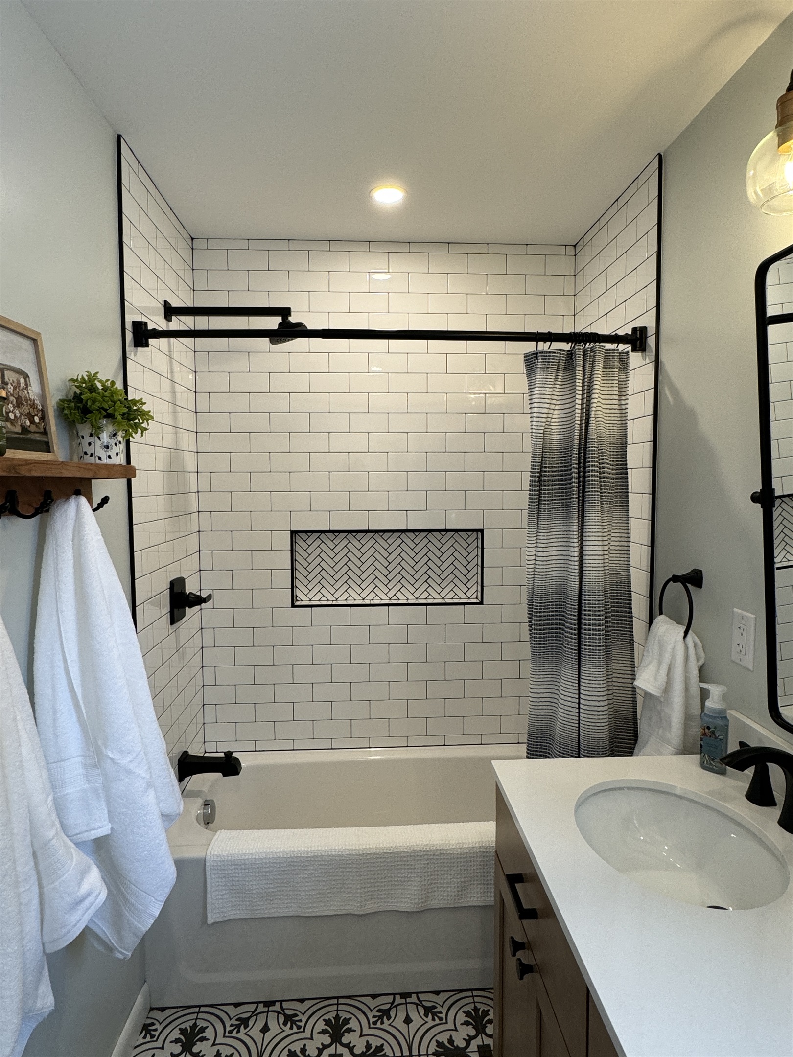 Renovated 2nd floor bath w/ tub/shower