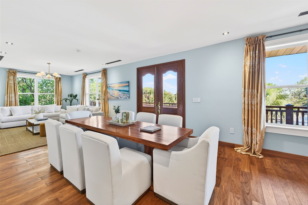 Dining | Rosewood Retreat | 2605 Palm Blvd, Isle of Palms, SC | IOP Escapes