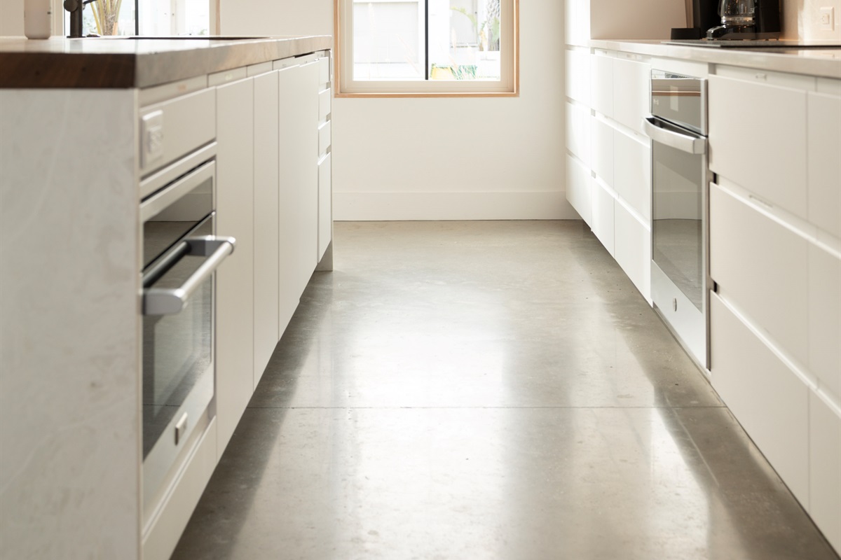 Clean, bright, and stocked for real meals 🍋 A beautiful kitchen designed for families, friends, and effortless hosting