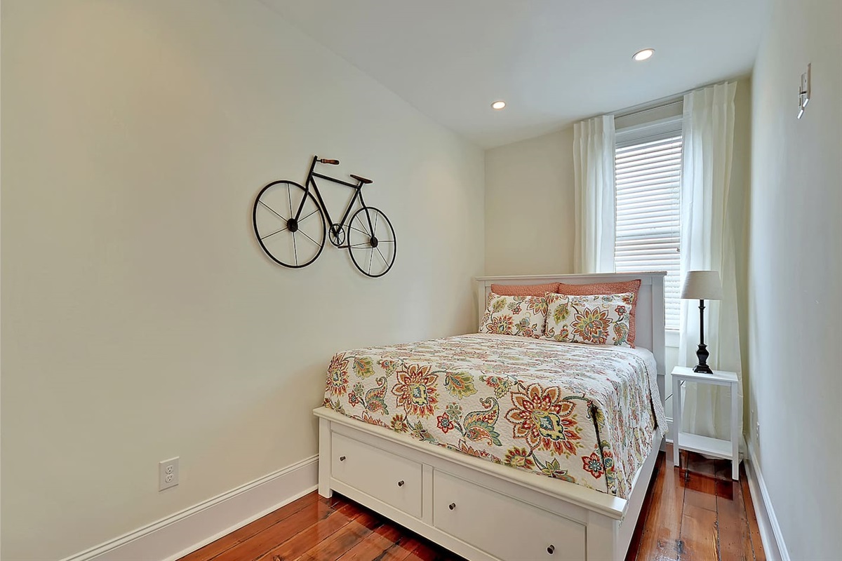 Bedroom 2 - Queen Bed