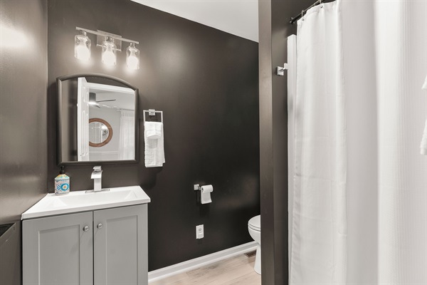 Ensuite bathroom attached to BR1
