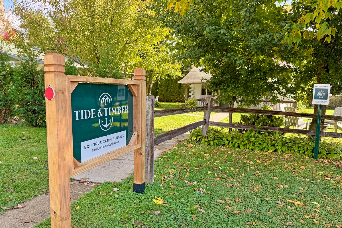 Tide & Timber Entry Sign