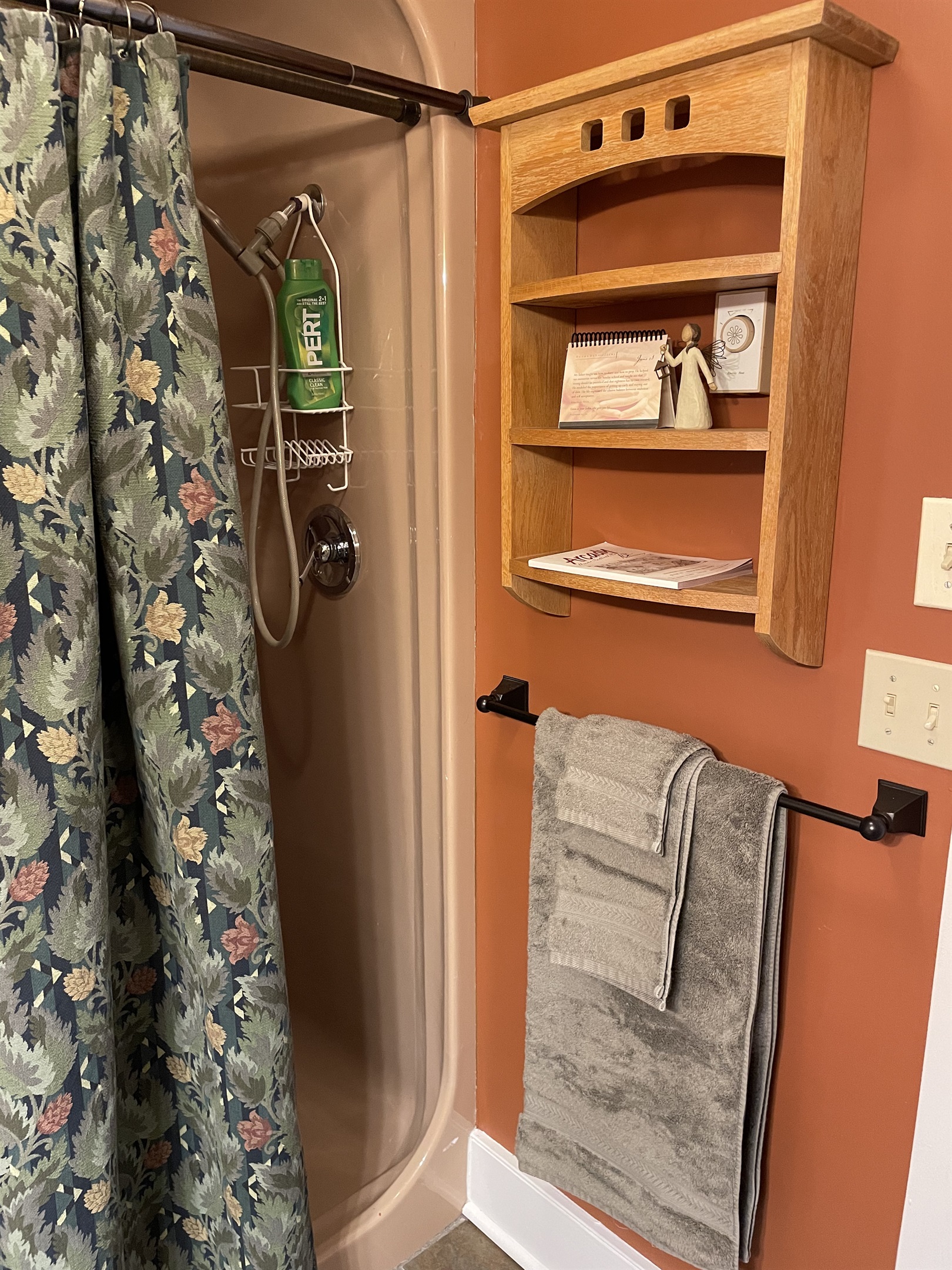 1st Floor full Bathroom off the hallway
