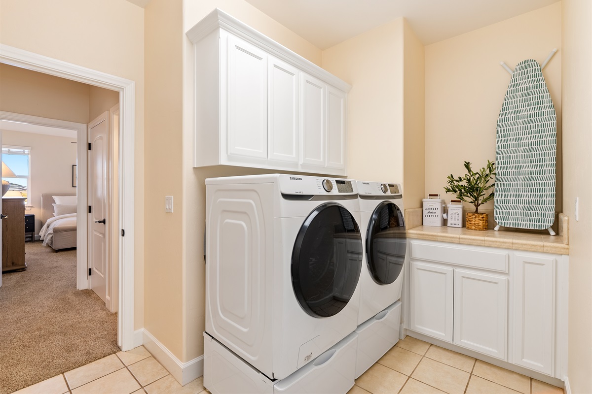 Modern washer / dryer. Detergent and dryer sheets supplied.