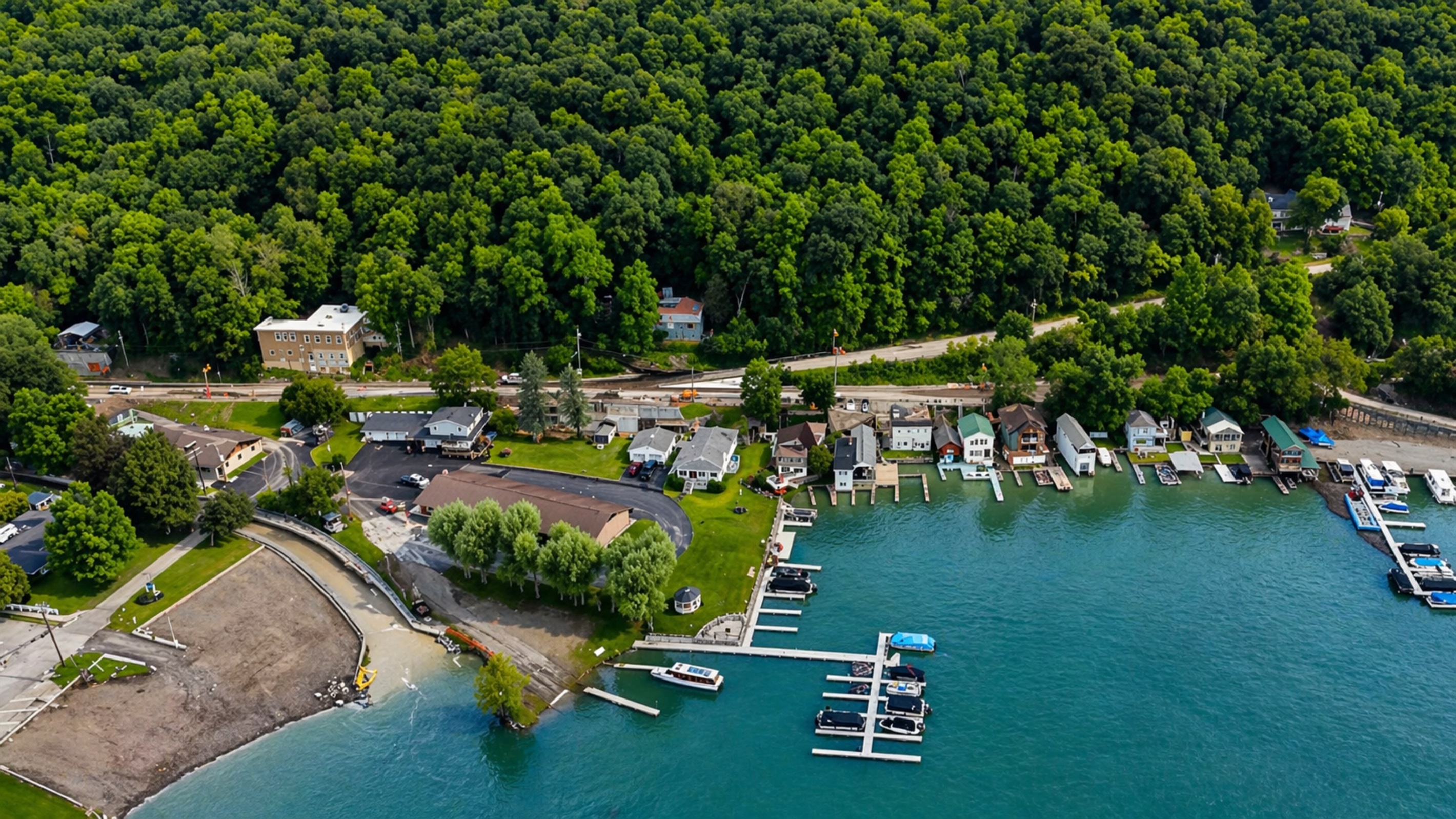 Aerial view of lakeside homes, docks, and lush greenery, offering peaceful water access. 🌊🏡🚤