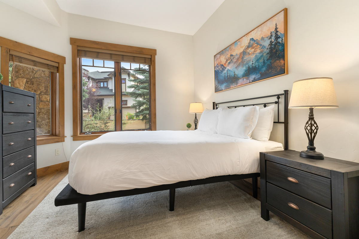Ensuite Bedroom 1 | Queensize Bed
