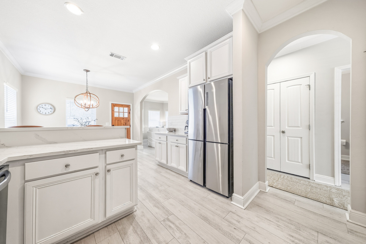 Fully stocked kitchen with new appliances and room to move!