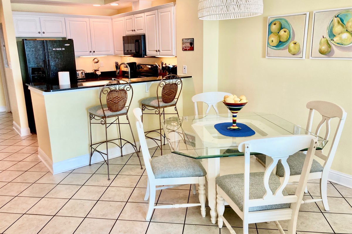 Seating for 4 at the dining table....