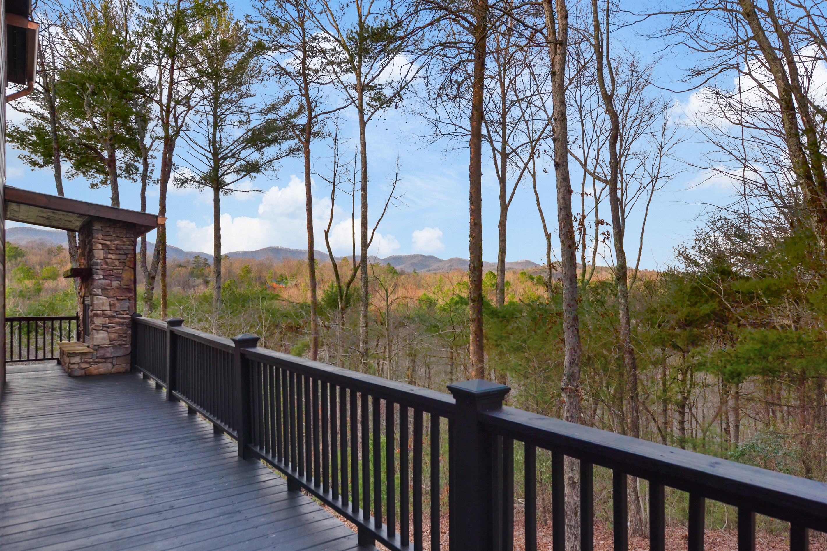 10 minutes 2 downtown! Mtn Views w/ Hot tub & 1 Mile from Winery 5