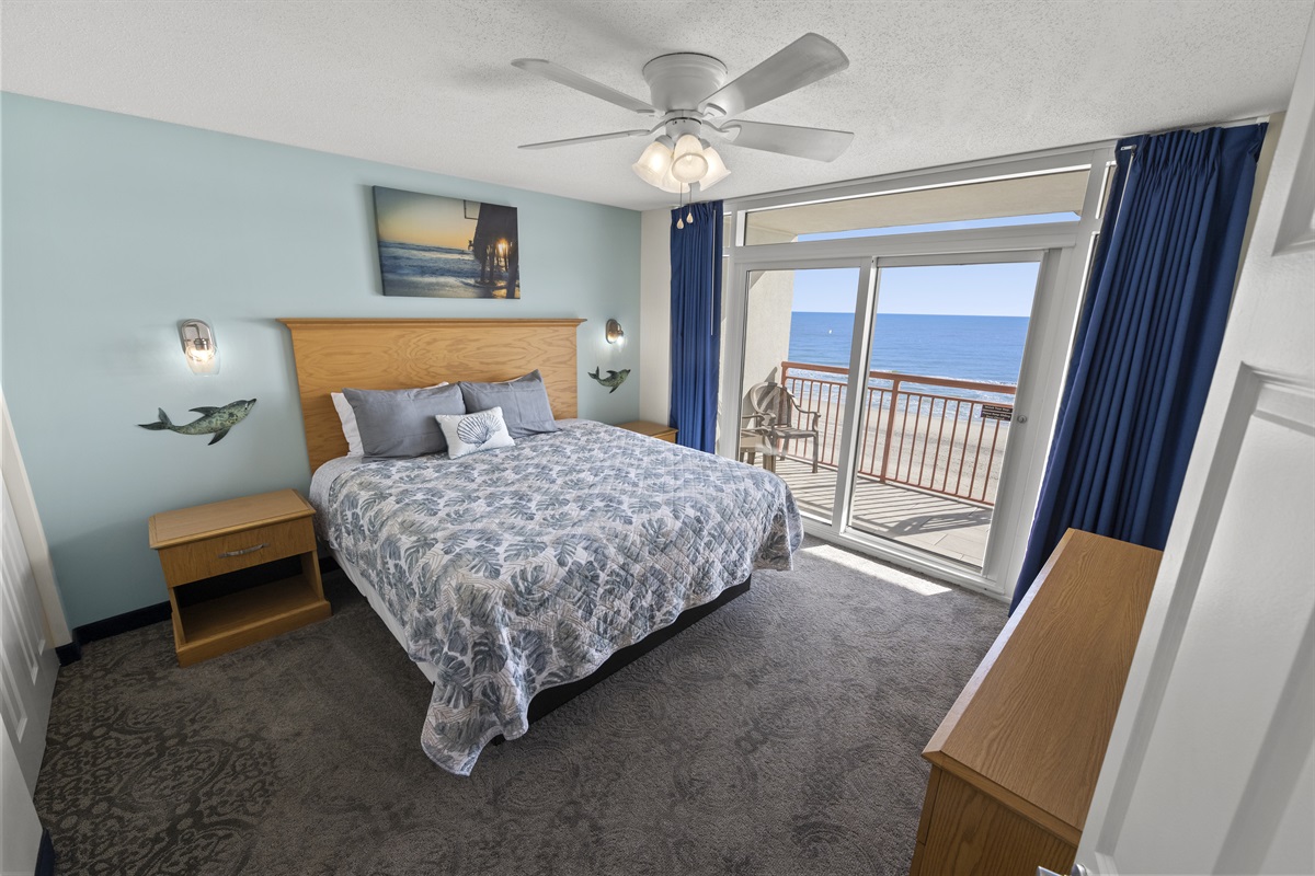 King Bed in Main Bedroom