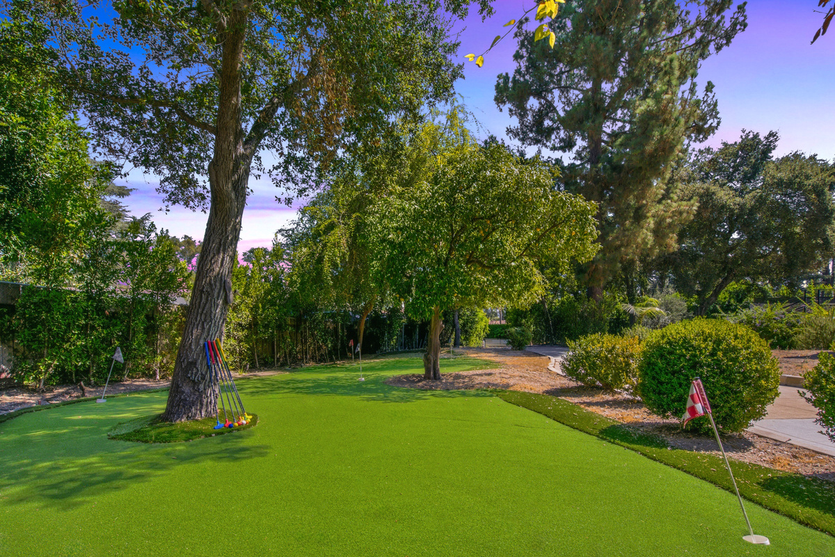 Lounge by the pool, shoot some hoops, and enjoy a friendly game of mini golf without leaving home.