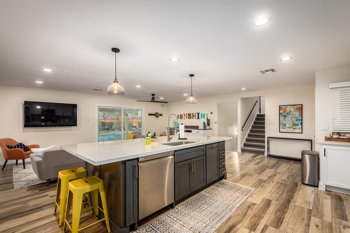 large kitchen island - breakfast bar w/ seating for 8