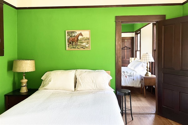 Bedroom 2 - Queen Bed