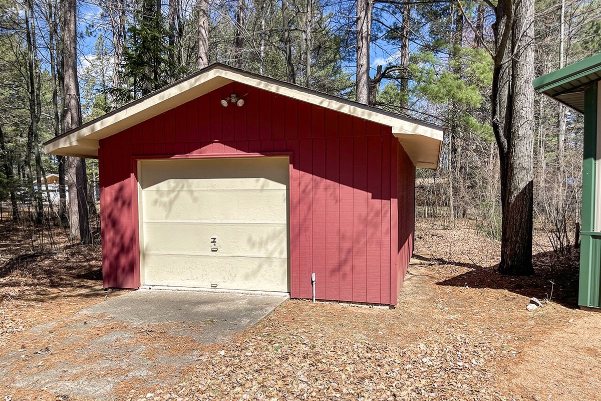 Kayak's are located in this garage. No access to other garages.