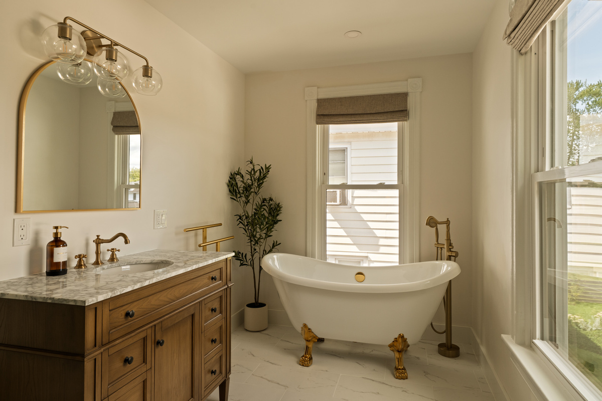 A private bathroom just for the primary suite. No sharing required—this bedroom has its own full en-suite bath.