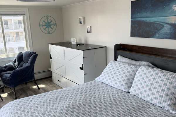 1 Queen Bed Setup