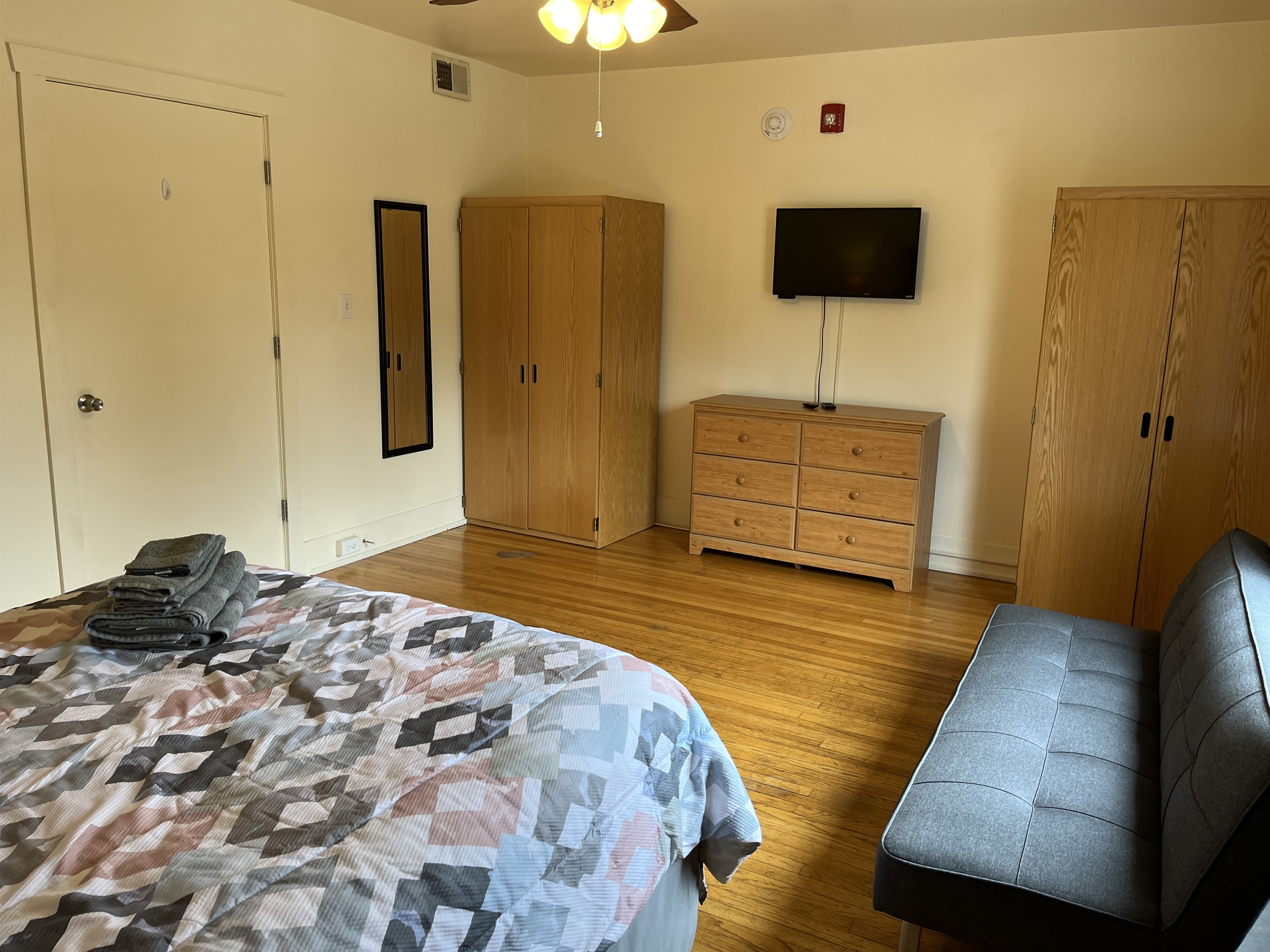 Queen bedroom 1