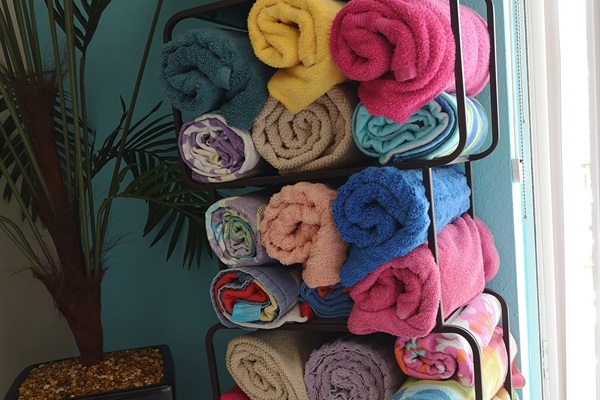 20 pool towels