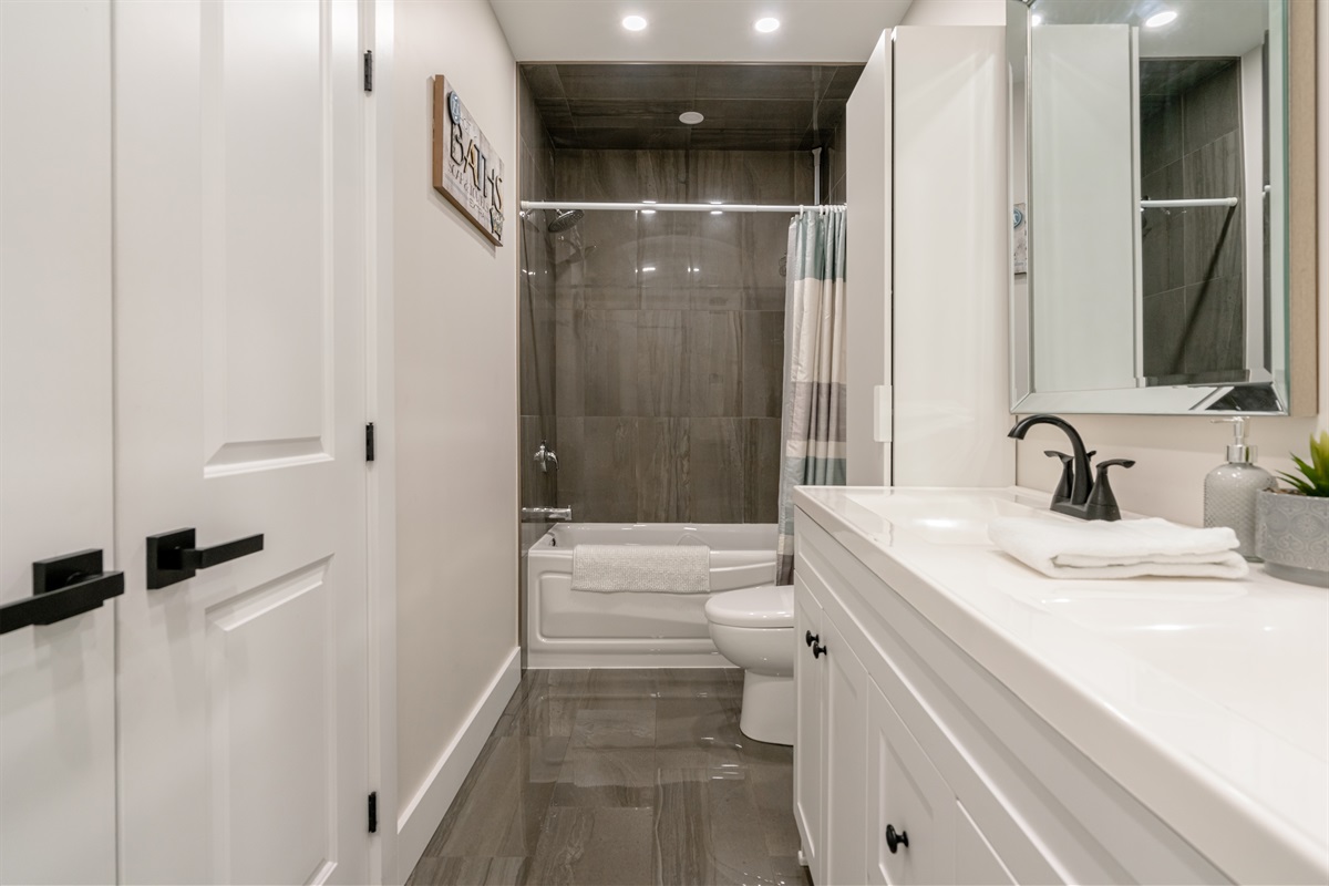 Full Bath Room on Main Floor