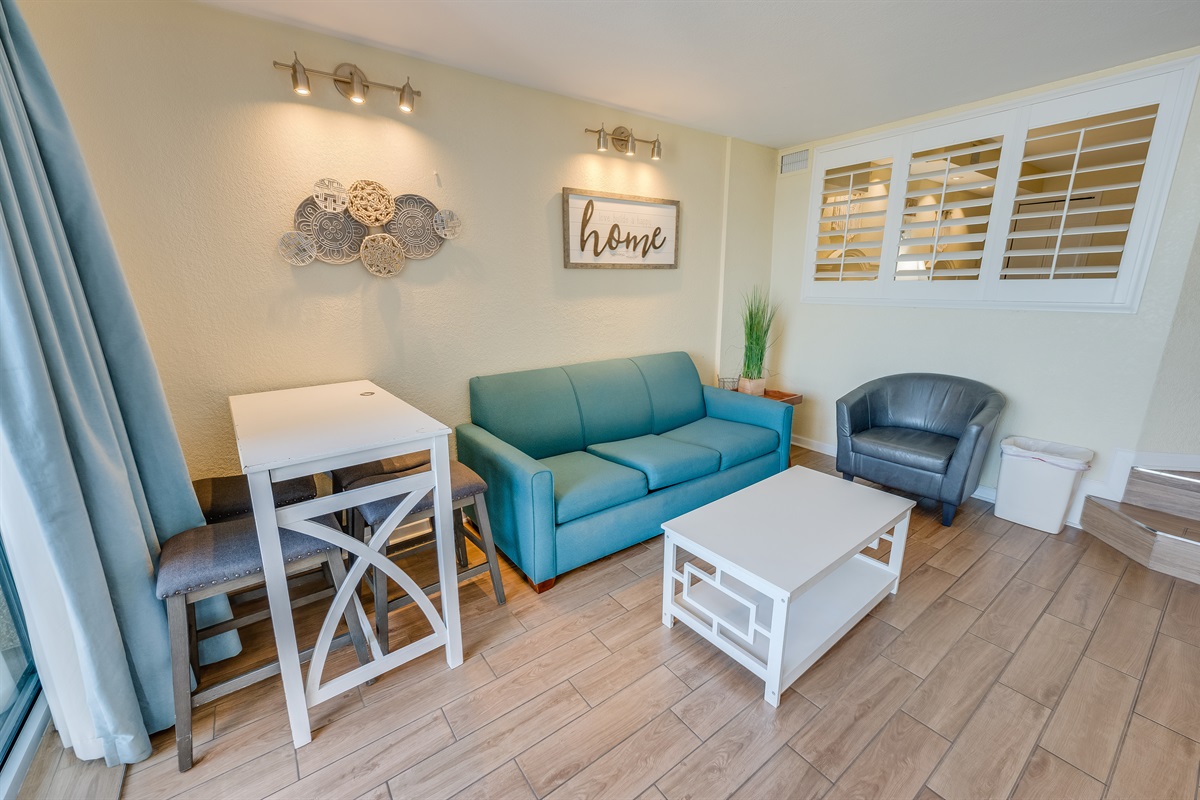 Living Room with Stunning Views🌊☀️