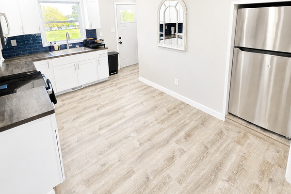 Fully Stocked Kitchen w/ Stainless Steel Microwave/Fridge
