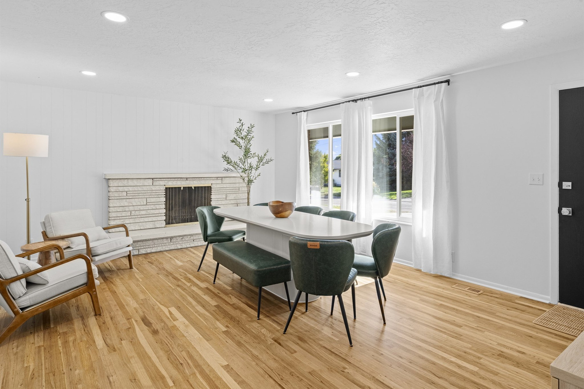 Retro Retreat: Dining Room