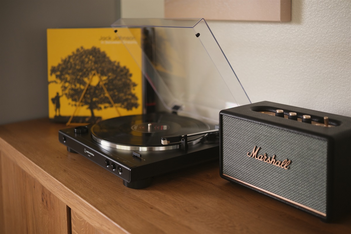 Drop the needle and enjoy the moment!