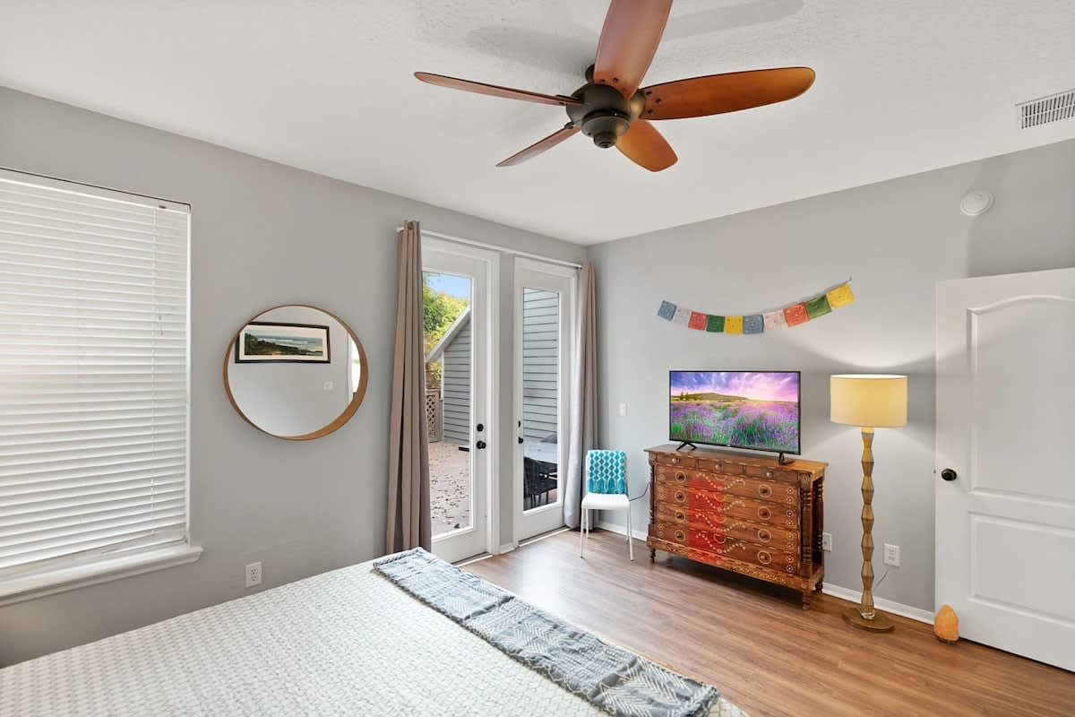 Ceiling fan, a chest of drawers and a smart TV, for the evenings when somebody wants an early night while the rest of the party is still going strong out in the tiki lounge beside the pool downstairs.