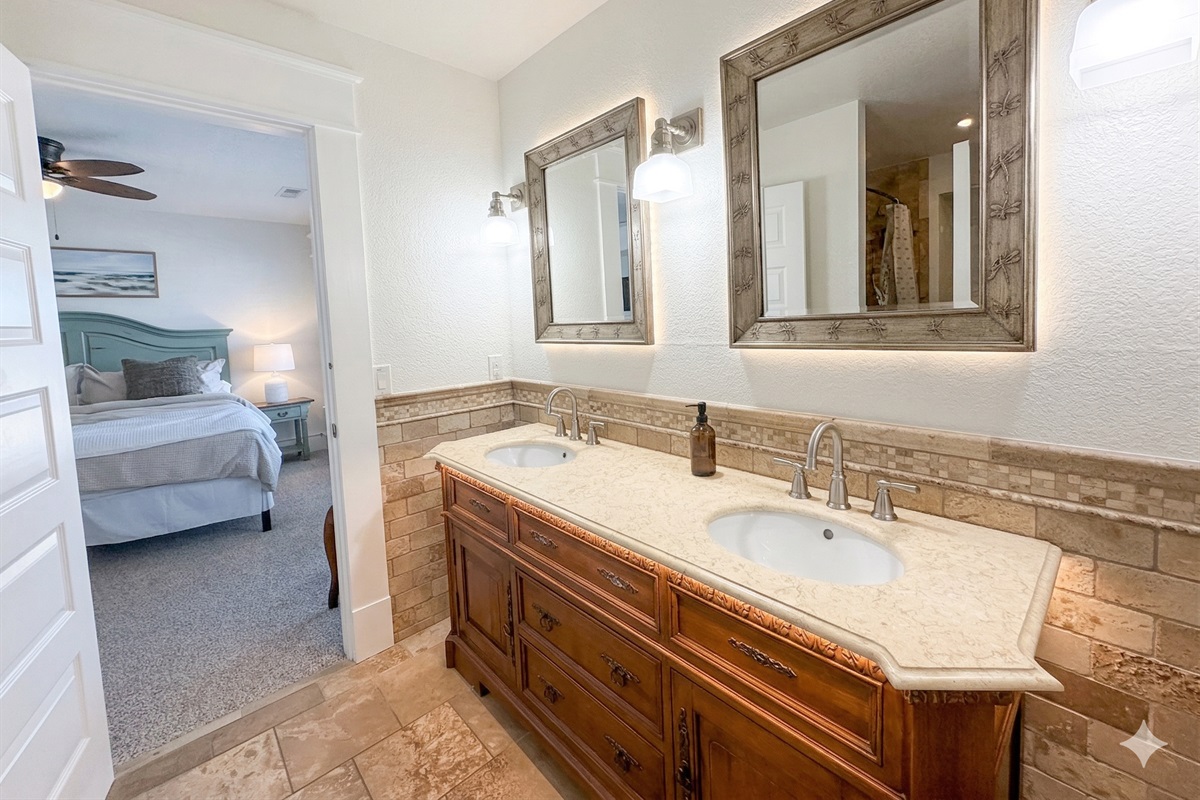 Bathroom 5 - shared between Bedroom 7 and 8