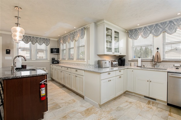 Spacious 4-Bedroom Home 1 Mi to ND Stadium!, photo 26