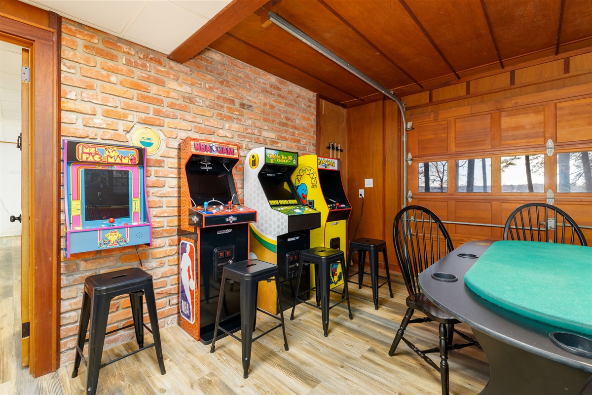 Two pacman, NBA Jam and Golden Tee