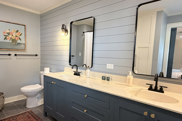 Upstairs Master Ensuite Bath