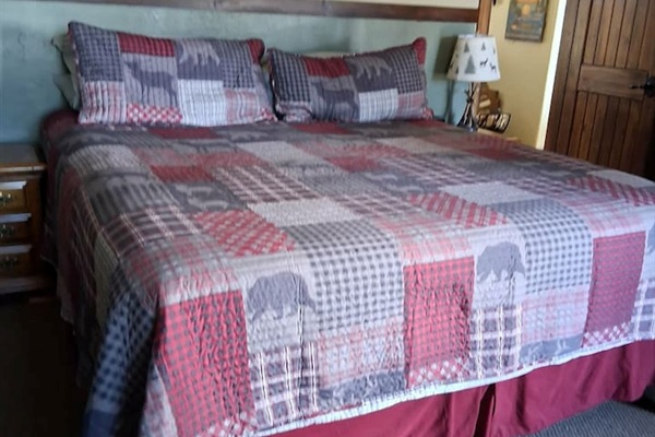 MBR private access to the deck/hot tub and smart TV with apps. The Master Suite is off of the living room with a King size bed and private bath with jetted tub and steam shower.