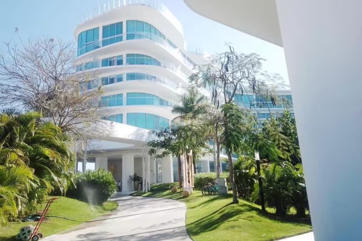 Maritima Golf Side View