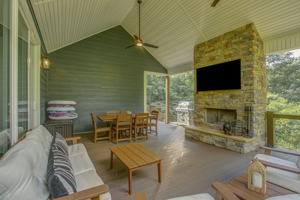 Main level deck and grill area