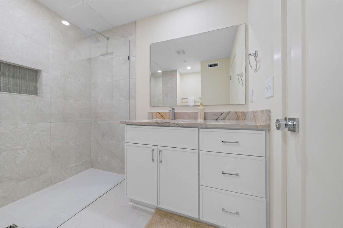 Bath linens provided - Bathroom 1 - en suite to Bedroom 1