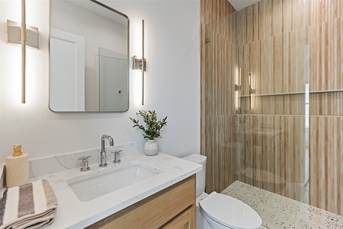 4th Bathroom (3rd Floor)