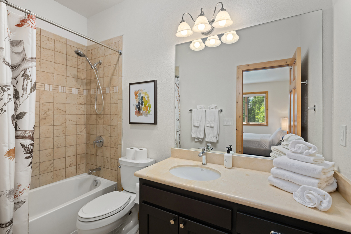 EnSuite Bedroom #2 - King Bed / Private Full Bath