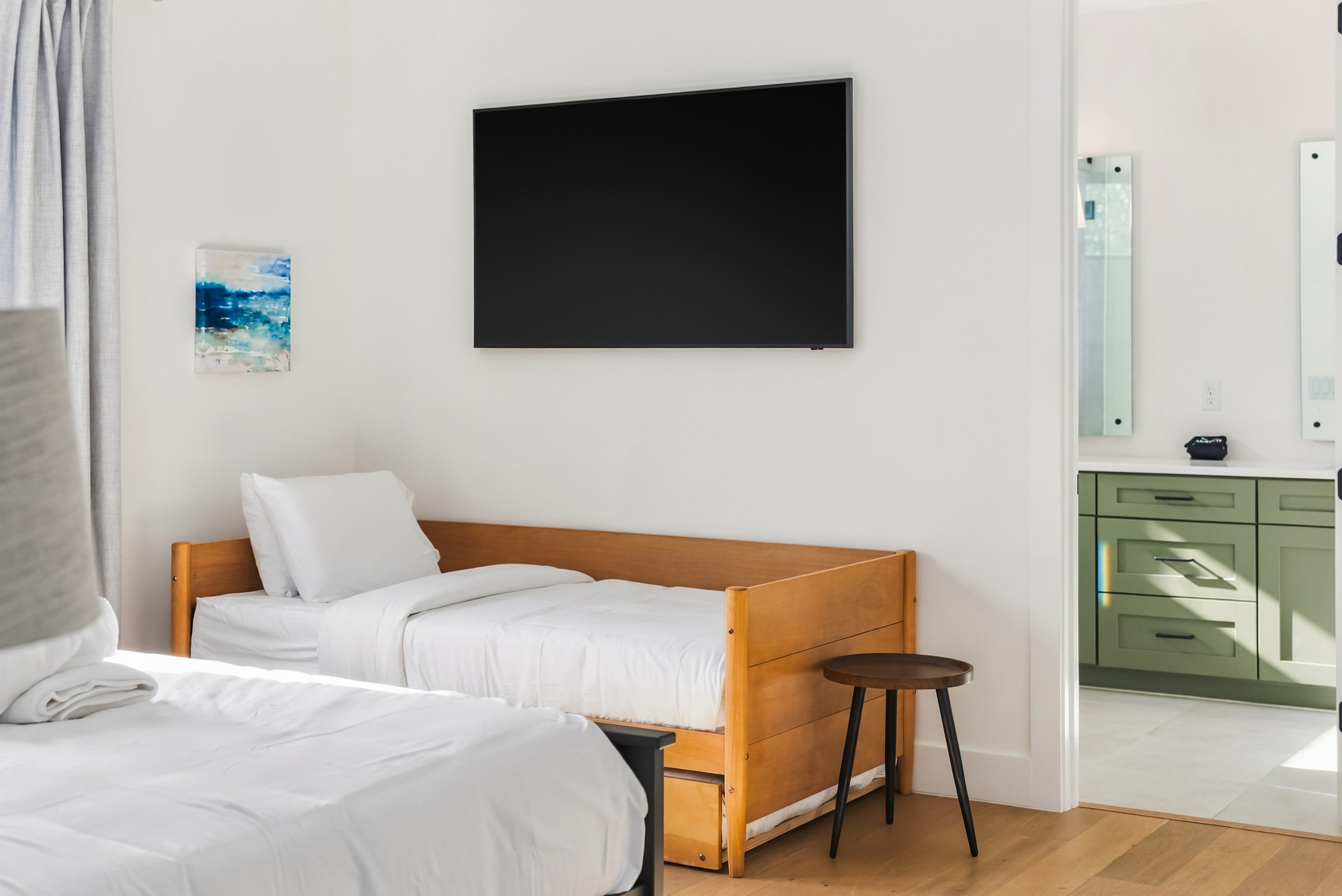 Extra sleeping space in the primary suite, complete with its own TV.
