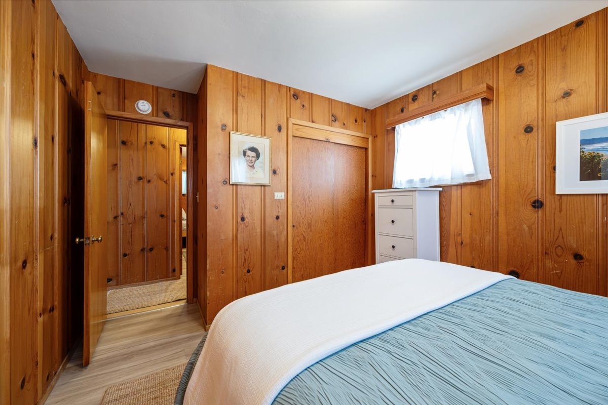 Bedroom 2 - Queen Bed