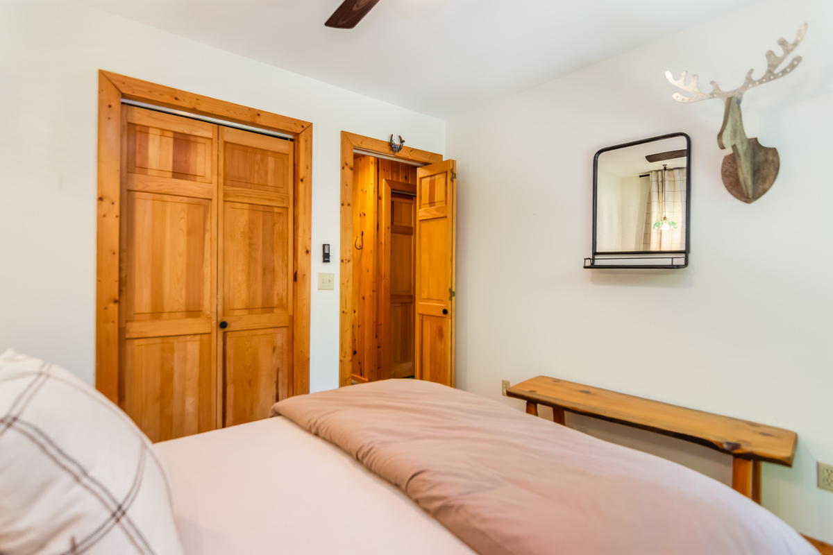 Guest bedroom with a full bathroom across the hall 