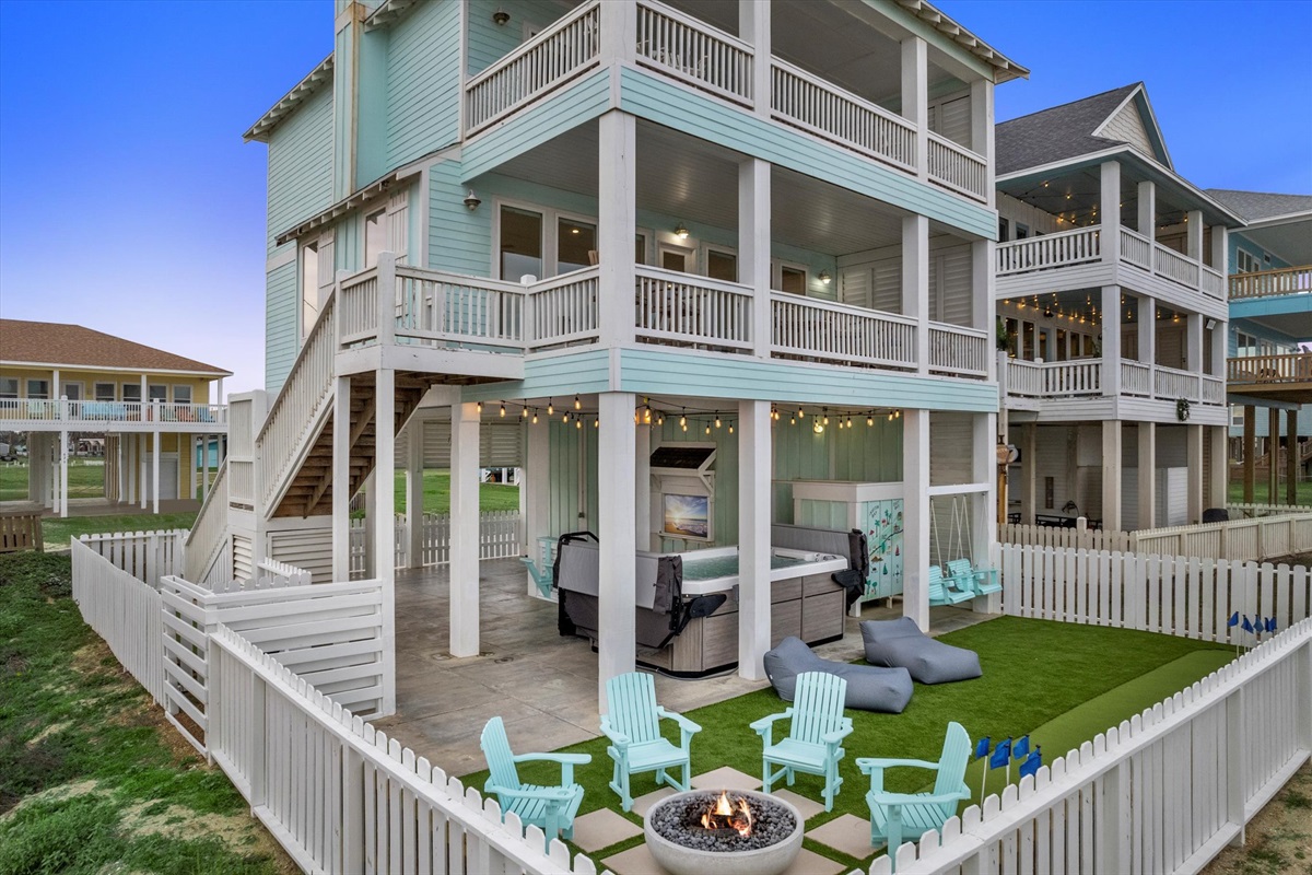 425cab2a5a5e420fa45b75e6f4d3025a Large | Beachhouse | Texas | TX | Vacation Homes | Galveston | Crystal Beach | Kokomo | Breezy Days | Beachfront Elegance | Sunrise Serenity | Southern Sands Property Management, LLC