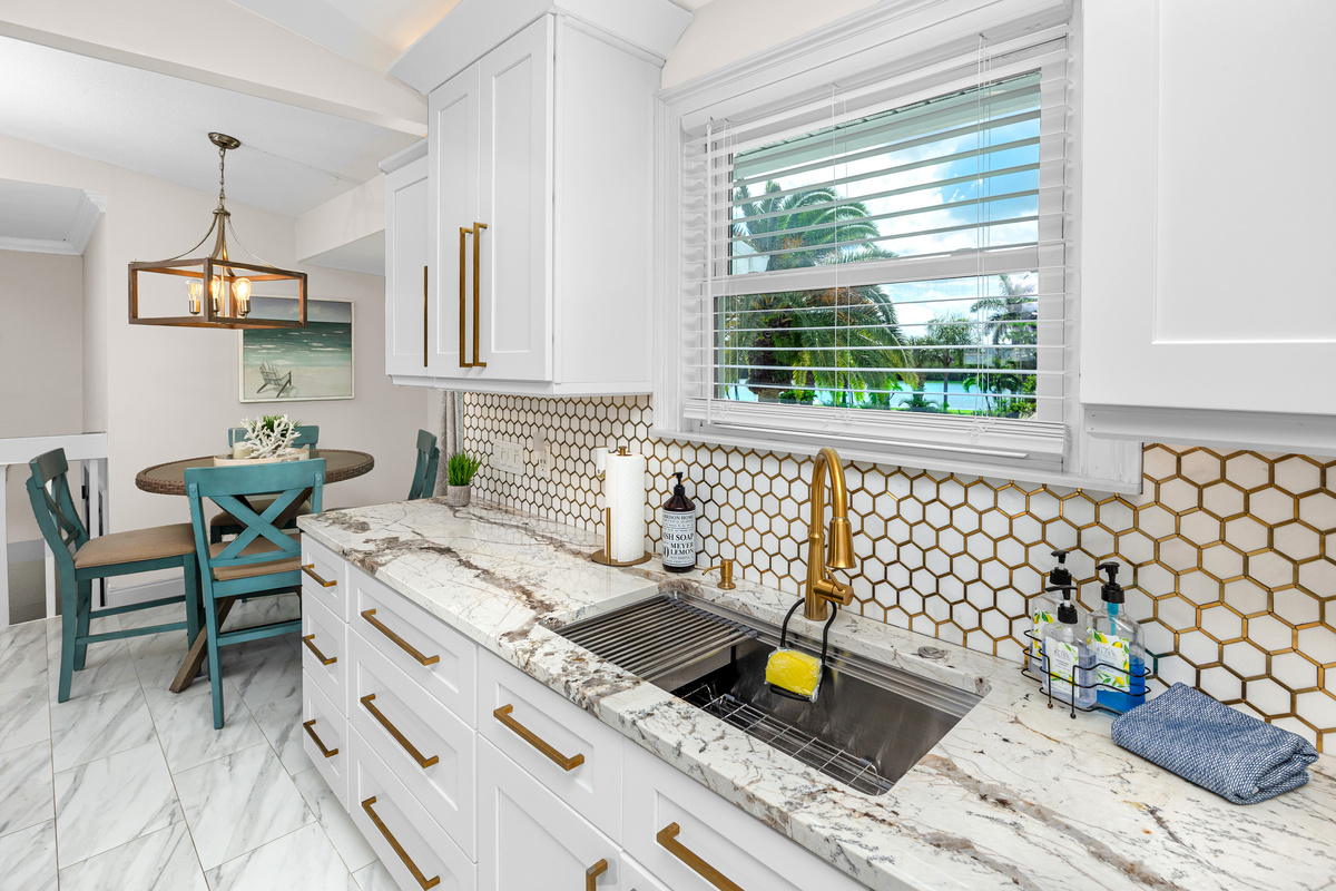 Fully Stocked Kitchen